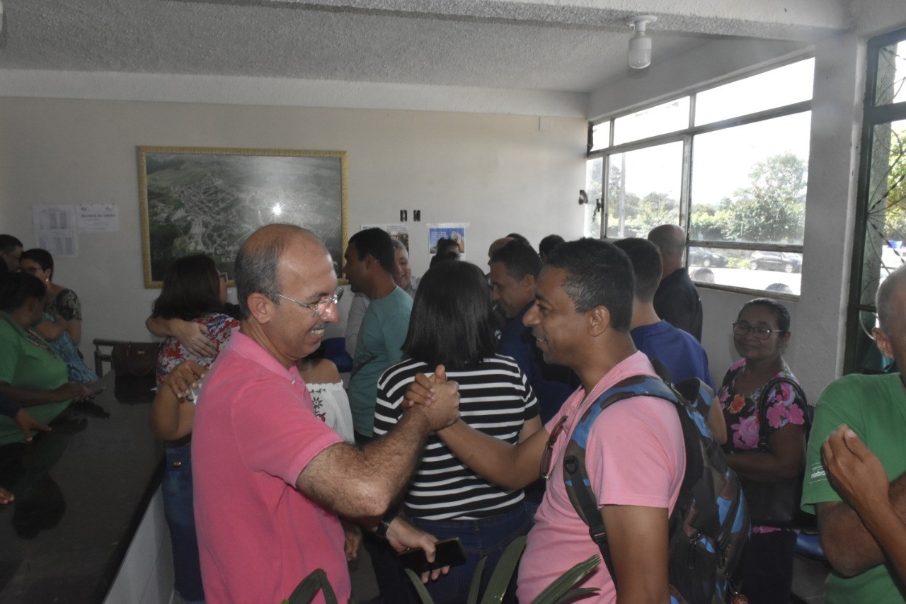 Camacã: Prefeito Oziel reassume o mandato